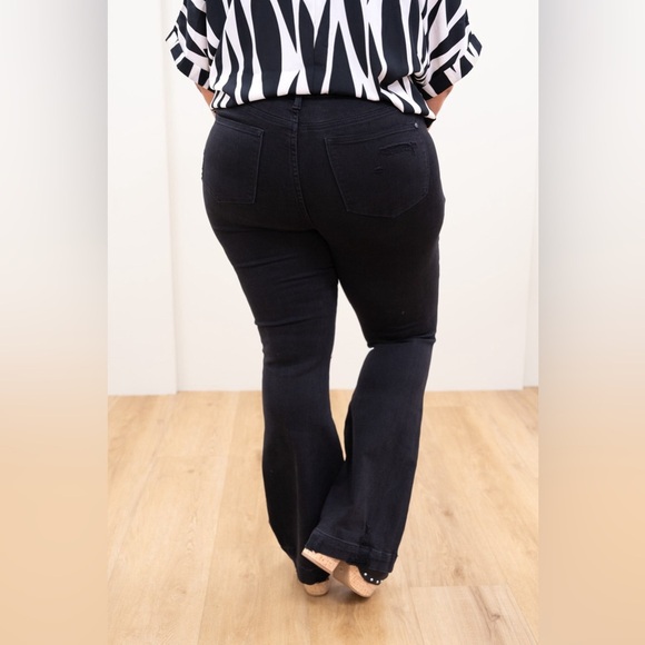 Judy Blue Pretty Poison High Rise Tummy Control Destroy Flare Jeans NWT 16 - Picture 2 of 9